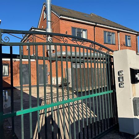 Cosy 3 Bed Apartment Near Birmingham Airport & Nec Perfect For Groups & Contractors! מראה חיצוני תמונה